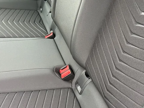  CUPRA Born e-Boost 59kWh V2 Auto 5dr Thumbnail #30