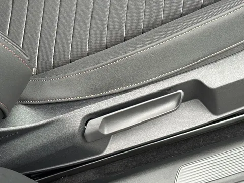  CUPRA Born e-Boost 59kWh V2 Auto 5dr Thumbnail #33