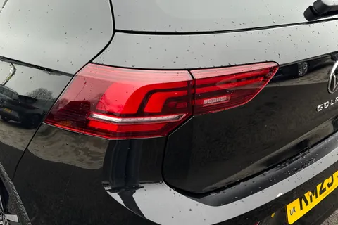 KM25SJO Volkswagen Golf 1.5 TSI 150 R-Line 5dr **18' LEEDS ALLOYS + AREA VIEW CAMERA** Thumbnail #9