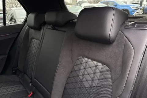 KM25SJO Volkswagen Golf 1.5 TSI 150 R-Line 5dr **18' LEEDS ALLOYS + AREA VIEW CAMERA** Thumbnail #20