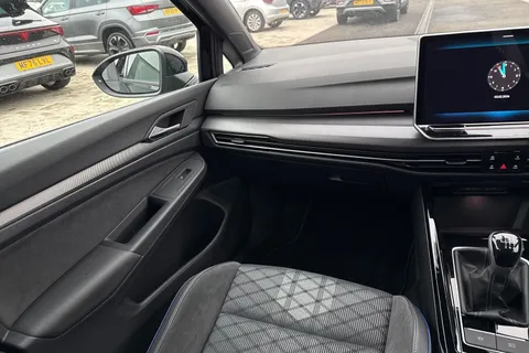 KM25SJO Volkswagen Golf 1.5 TSI 150 R-Line 5dr **18' LEEDS ALLOYS + AREA VIEW CAMERA** Thumbnail #21