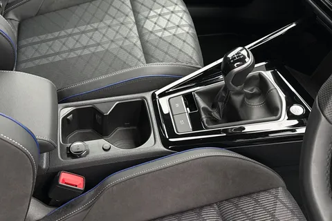 KM25SJO Volkswagen Golf 1.5 TSI 150 R-Line 5dr **18' LEEDS ALLOYS + AREA VIEW CAMERA** Thumbnail #24