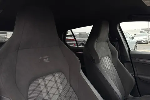 KM25SJO Volkswagen Golf 1.5 TSI 150 R-Line 5dr **18' LEEDS ALLOYS + AREA VIEW CAMERA** Thumbnail #25