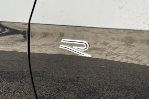 KM25SJO Volkswagen Golf 1.5 TSI 150 R-Line 5dr **18' LEEDS ALLOYS + AREA VIEW CAMERA** Thumbnail #27