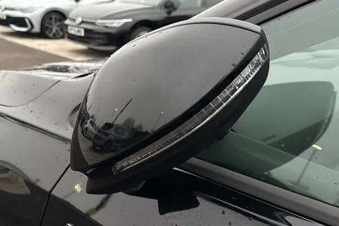 KM25SJO Volkswagen Golf 1.5 TSI 150 R-Line 5dr **18' LEEDS ALLOYS + AREA VIEW CAMERA** Thumbnail #28