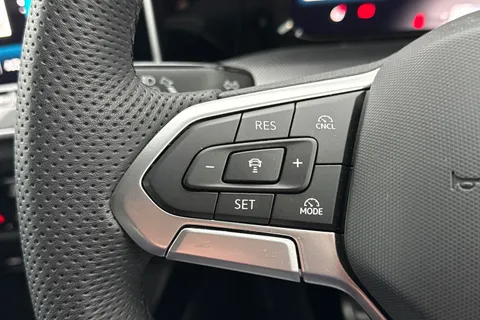 KM25SJO Volkswagen Golf 1.5 TSI 150 R-Line 5dr **18' LEEDS ALLOYS + AREA VIEW CAMERA** Thumbnail #34