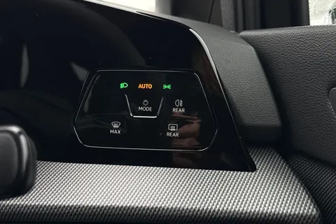 KM25SJO Volkswagen Golf 1.5 TSI 150 R-Line 5dr **18' LEEDS ALLOYS + AREA VIEW CAMERA** Thumbnail #37