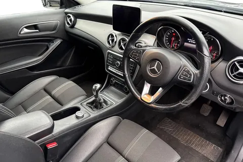 ND68VRT Mercedes-Benz Gla 1.6 GLA180 Urban Edition Euro 6 (s/s) 5dr Thumbnail #8