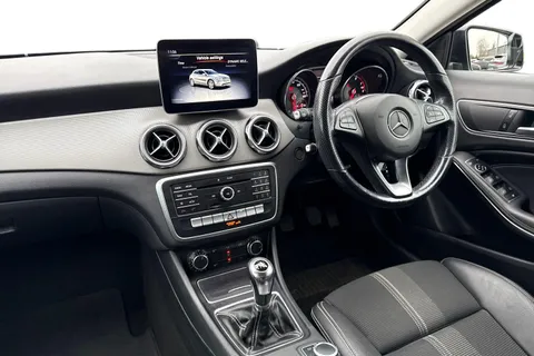 ND68VRT Mercedes-Benz Gla 1.6 GLA180 Urban Edition Euro 6 (s/s) 5dr Thumbnail #9