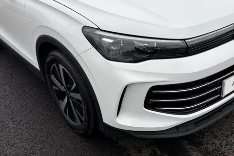 16 of 44 for VOLKSWAGEN TIGUAN 1.5 eTSI 150 Elegance 5dr DSG