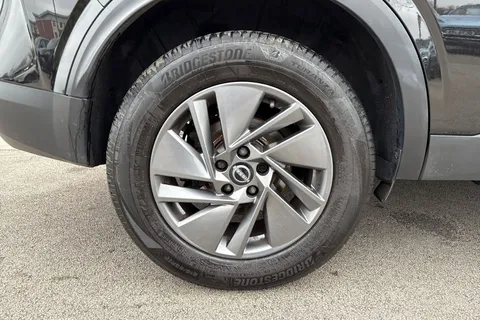 YH72EZM Nissan Qashqai 1.3 DIG-T MHEV Acenta Premium Euro 6 (s/s) 5dr Thumbnail #11