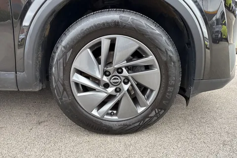 YH72EZM Nissan Qashqai 1.3 DIG-T MHEV Acenta Premium Euro 6 (s/s) 5dr Thumbnail #12