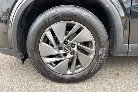 YH72EZM Nissan Qashqai 1.3 DIG-T MHEV Acenta Premium Euro 6 (s/s) 5dr Thumbnail #13