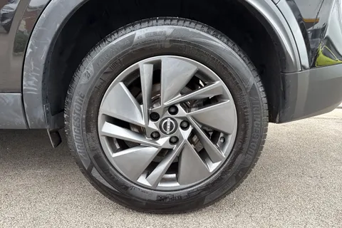 YH72EZM Nissan Qashqai 1.3 DIG-T MHEV Acenta Premium Euro 6 (s/s) 5dr Thumbnail #14