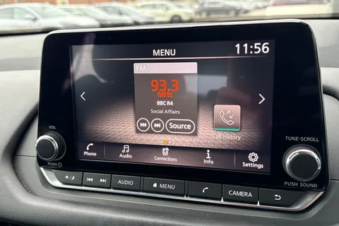 YH72EZM Nissan Qashqai 1.3 DIG-T MHEV Acenta Premium Euro 6 (s/s) 5dr Thumbnail #18