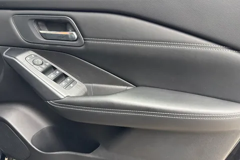 YH72EZM Nissan Qashqai 1.3 DIG-T MHEV Acenta Premium Euro 6 (s/s) 5dr Thumbnail #22