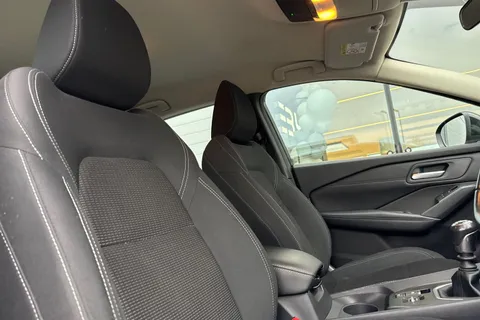 YH72EZM Nissan Qashqai 1.3 DIG-T MHEV Acenta Premium Euro 6 (s/s) 5dr Thumbnail #25