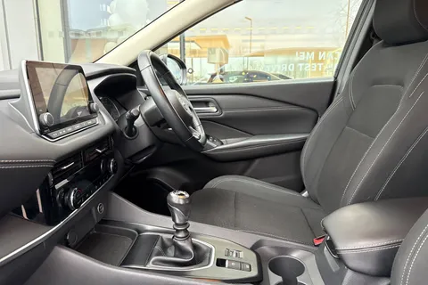 YH72EZM Nissan Qashqai 1.3 DIG-T MHEV Acenta Premium Euro 6 (s/s) 5dr Thumbnail #34