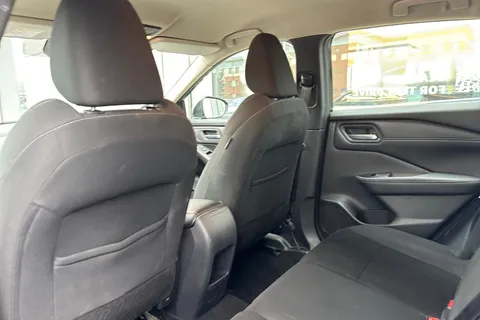 YH72EZM Nissan Qashqai 1.3 DIG-T MHEV Acenta Premium Euro 6 (s/s) 5dr Thumbnail #35