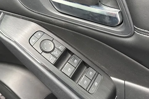 YH72EZM Nissan Qashqai 1.3 DIG-T MHEV Acenta Premium Euro 6 (s/s) 5dr Thumbnail #42