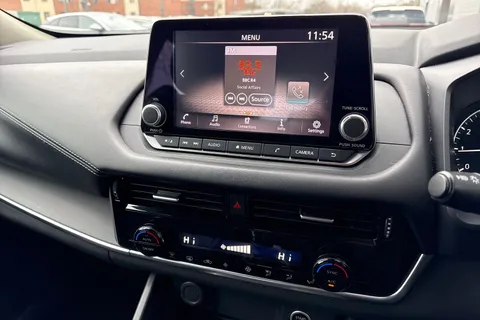 YH72EZM Nissan Qashqai 1.3 DIG-T MHEV Acenta Premium Euro 6 (s/s) 5dr Thumbnail #44