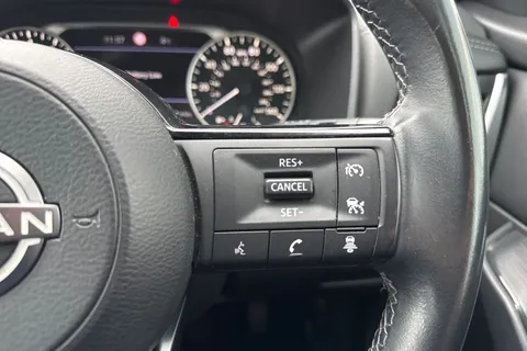 YH72EZM Nissan Qashqai 1.3 DIG-T MHEV Acenta Premium Euro 6 (s/s) 5dr Thumbnail #55