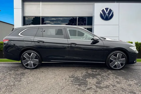 KP75LNO Volkswagen Passat 1.5 TSI eHybrid 272 Elegance 5dr DSG**LEATHER + 19' LEEDS ALLOYS + WINTER P Thumbnail #4