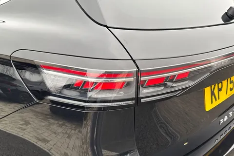 KP75LNO Volkswagen Passat 1.5 TSI eHybrid 272 Elegance 5dr DSG**LEATHER + 19' LEEDS ALLOYS + WINTER P Thumbnail #9