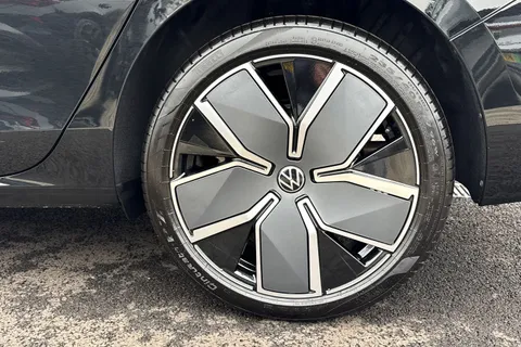 KP75LNO Volkswagen Passat 1.5 TSI eHybrid 272 Elegance 5dr DSG**LEATHER + 19' LEEDS ALLOYS + WINTER P Thumbnail #14