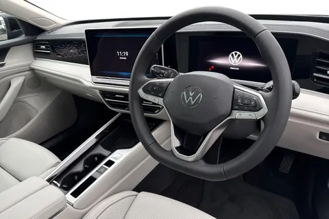 KP75LNO Volkswagen Passat 1.5 TSI eHybrid 272 Elegance 5dr DSG**LEATHER + 19' LEEDS ALLOYS + WINTER P Thumbnail #15