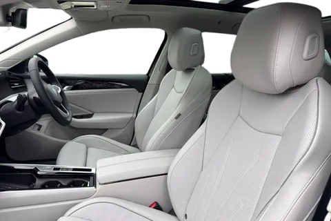 KP75LNO Volkswagen Passat 1.5 TSI eHybrid 272 Elegance 5dr DSG**LEATHER + 19' LEEDS ALLOYS + WINTER P Thumbnail #17