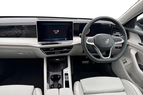 KP75LNO Volkswagen Passat 1.5 TSI eHybrid 272 Elegance 5dr DSG**LEATHER + 19' LEEDS ALLOYS + WINTER P Thumbnail #19