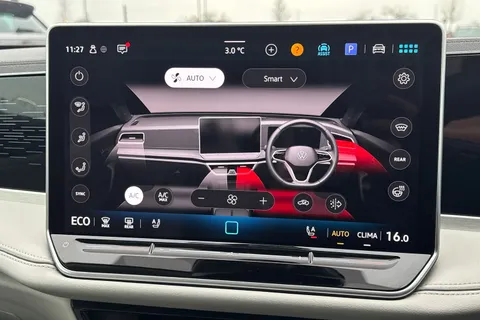 KP75LNO Volkswagen Passat 1.5 TSI eHybrid 272 Elegance 5dr DSG**LEATHER + 19' LEEDS ALLOYS + WINTER P Thumbnail #23