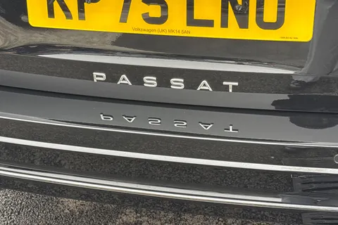 KP75LNO Volkswagen Passat 1.5 TSI eHybrid 272 Elegance 5dr DSG**LEATHER + 19' LEEDS ALLOYS + WINTER P Thumbnail #26