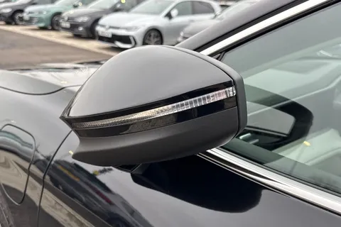 KP75LNO Volkswagen Passat 1.5 TSI eHybrid 272 Elegance 5dr DSG**LEATHER + 19' LEEDS ALLOYS + WINTER P Thumbnail #29