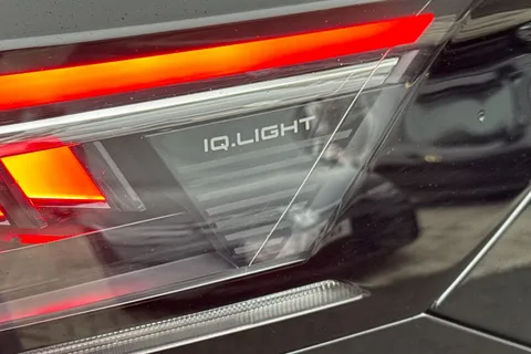 KP75LNO Volkswagen Passat 1.5 TSI eHybrid 272 Elegance 5dr DSG**LEATHER + 19' LEEDS ALLOYS + WINTER P Thumbnail #30