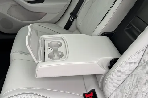 KP75LNO Volkswagen Passat 1.5 TSI eHybrid 272 Elegance 5dr DSG**LEATHER + 19' LEEDS ALLOYS + WINTER P Thumbnail #31