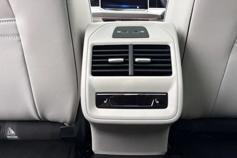 KP75LNO Volkswagen Passat 1.5 TSI eHybrid 272 Elegance 5dr DSG**LEATHER + 19' LEEDS ALLOYS + WINTER P Thumbnail #32