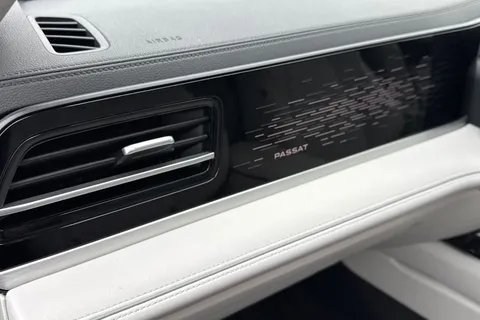 KP75LNO Volkswagen Passat 1.5 TSI eHybrid 272 Elegance 5dr DSG**LEATHER + 19' LEEDS ALLOYS + WINTER P Thumbnail #35