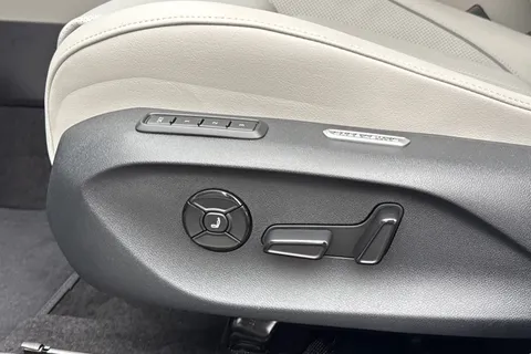 KP75LNO Volkswagen Passat 1.5 TSI eHybrid 272 Elegance 5dr DSG**LEATHER + 19' LEEDS ALLOYS + WINTER P Thumbnail #36