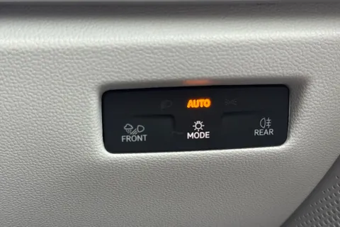 KP75LNO Volkswagen Passat 1.5 TSI eHybrid 272 Elegance 5dr DSG**LEATHER + 19' LEEDS ALLOYS + WINTER P Thumbnail #40