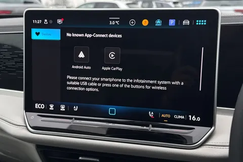 KP75LNO Volkswagen Passat 1.5 TSI eHybrid 272 Elegance 5dr DSG**LEATHER + 19' LEEDS ALLOYS + WINTER P Thumbnail #44