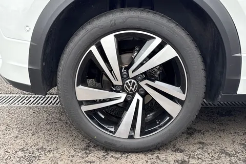 DK25ZKJ Volkswagen T-Roc 2.0 TDI 150 EVO R-Line 5dr DSG **18' ALLOYS, PAN ROOF** Thumbnail #10