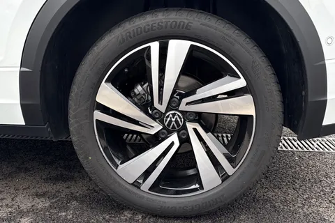 DK25ZKJ Volkswagen T-Roc 2.0 TDI 150 EVO R-Line 5dr DSG **18' ALLOYS, PAN ROOF** Thumbnail #13
