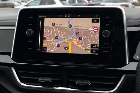 DK25ZKJ Volkswagen T-Roc 2.0 TDI 150 EVO R-Line 5dr DSG **18' ALLOYS, PAN ROOF** Thumbnail #17