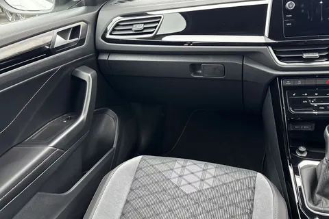 DK25ZKJ Volkswagen T-Roc 2.0 TDI 150 EVO R-Line 5dr DSG **18' ALLOYS, PAN ROOF** Thumbnail #20