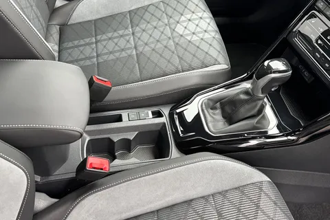 DK25ZKJ Volkswagen T-Roc 2.0 TDI 150 EVO R-Line 5dr DSG **18' ALLOYS, PAN ROOF** Thumbnail #23