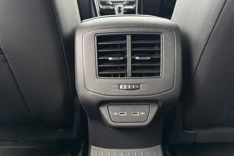 DK25ZKJ Volkswagen T-Roc 2.0 TDI 150 EVO R-Line 5dr DSG **18' ALLOYS, PAN ROOF** Thumbnail #29