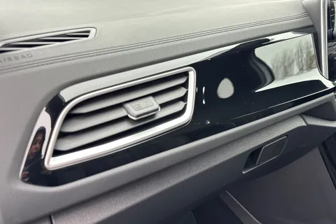 DK25ZKJ Volkswagen T-Roc 2.0 TDI 150 EVO R-Line 5dr DSG **18' ALLOYS, PAN ROOF** Thumbnail #30