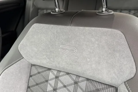 DK25ZKJ Volkswagen T-Roc 2.0 TDI 150 EVO R-Line 5dr DSG **18' ALLOYS, PAN ROOF** Thumbnail #31